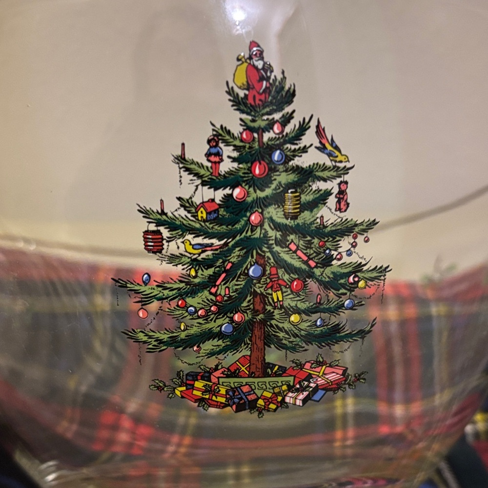 Spode Christmas Glass Bowl with classic Christmas Tree and Gold Rim - Picture 2 of 8